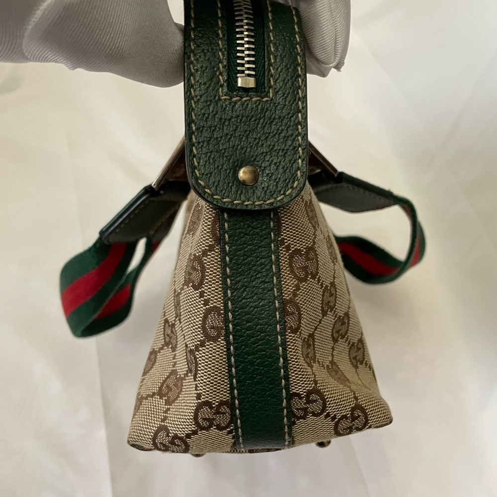 #22. Authentic Gucci canvas shortly line bag - Picture 12 of 16